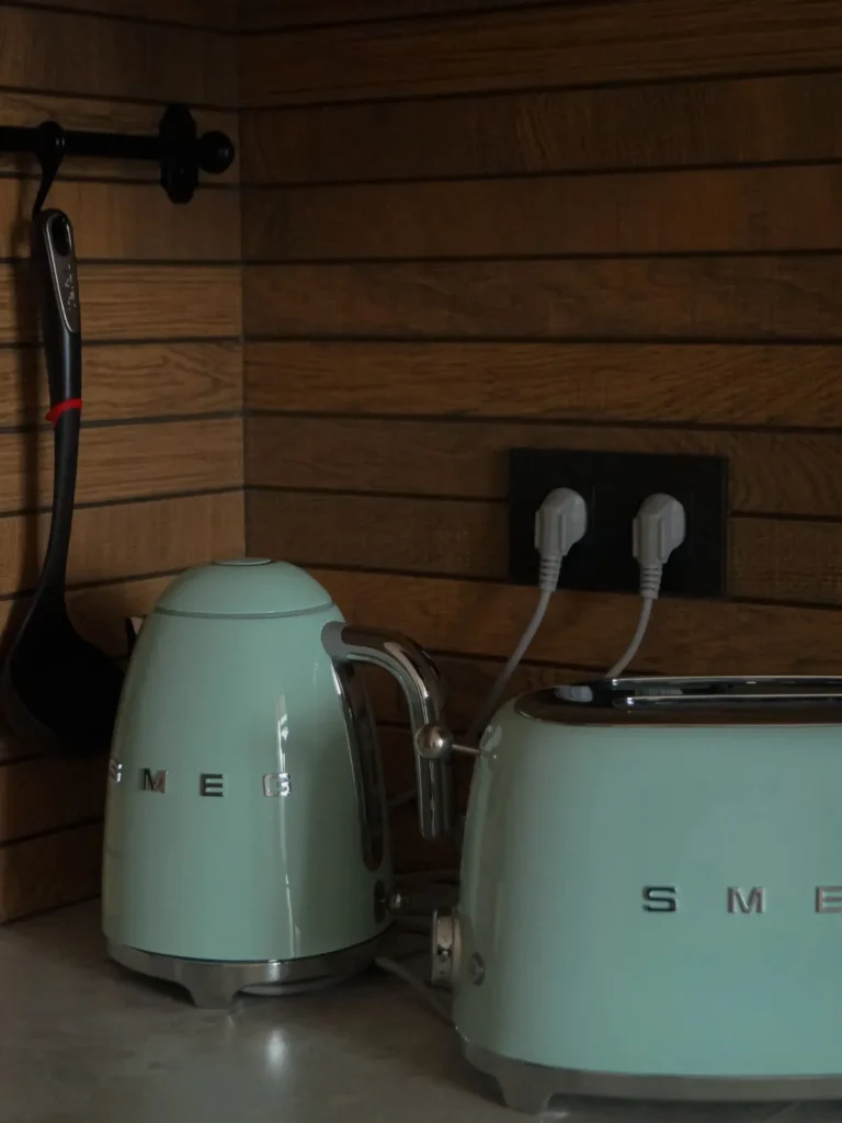 Electric kettle and toaster plugged into wall outlets, illustrating appliance wattage for power stations